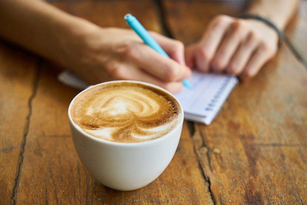 jak zrobić kawę latte bez ekspresu